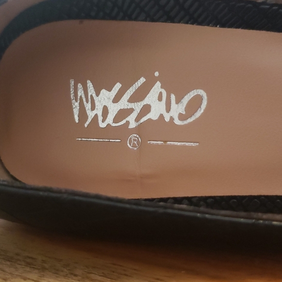 SALE 🖤👠Black Snake Print Block Heels - Picture 8 of 8